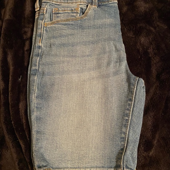 Old Navy Jean Bermuda Shorts - Picture 3 of 6